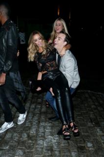 Lauren Pope feet photo thumbnail