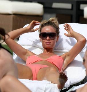Lauren Pope feet photo thumbnail