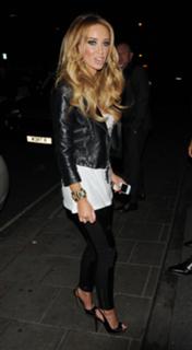 Lauren Pope feet photo thumbnail