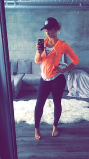Lauren R. Wood feet photo thumbnail