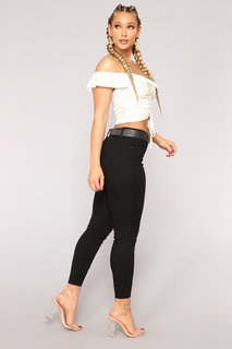 Lauren R. Wood feet photo thumbnail