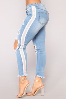Lauren R. Wood feet photo thumbnail