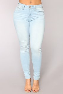 Lauren R. Wood feet photo thumbnail