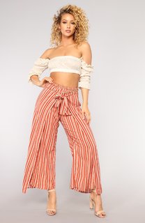 Lauren R. Wood feet photo thumbnail