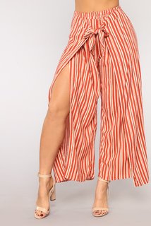 Lauren R. Wood feet photo thumbnail