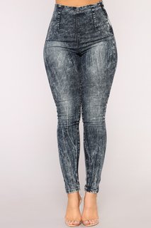 Lauren R. Wood feet photo thumbnail