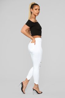 Lauren R. Wood feet photo thumbnail