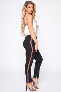 Lauren R. Wood feet photo thumbnail