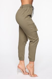 Lauren R. Wood feet photo thumbnail