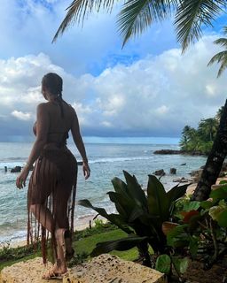 Lauren R. Wood feet photo thumbnail