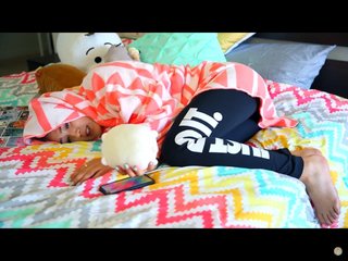 Lauren Riihimaki feet photo 17