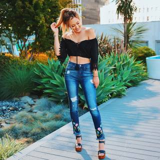 Lauren Riihimaki feet photo 9