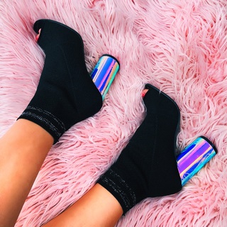 Lauren Riihimaki feet photo 14