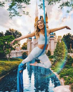 Lauren Riihimaki feet photo 1