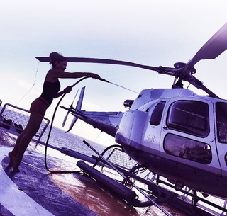 Lauren Sanchez feet photo thumbnail