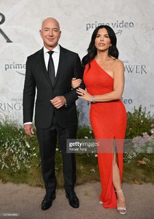 Lauren Sanchez feet photo thumbnail