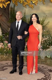 Lauren Sanchez feet photo thumbnail