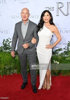 Lauren Sanchez feet photo thumbnail