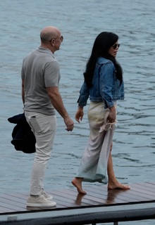 Lauren Sanchez feet photo thumbnail