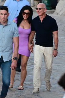 Lauren Sanchez feet photo thumbnail