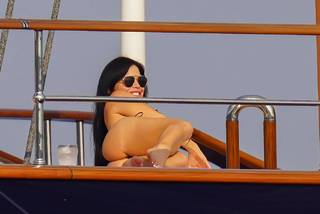 Lauren Sanchez feet photo thumbnail