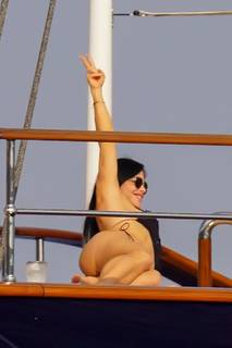 Lauren Sanchez feet photo thumbnail