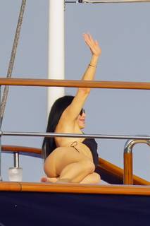 Lauren Sanchez feet photo thumbnail