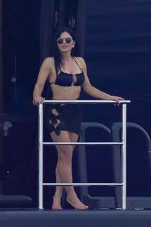 Lauren Sanchez feet photo thumbnail