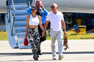 Lauren Sanchez feet photo thumbnail