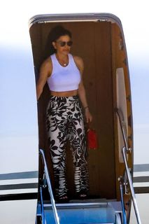 Lauren Sanchez feet photo thumbnail