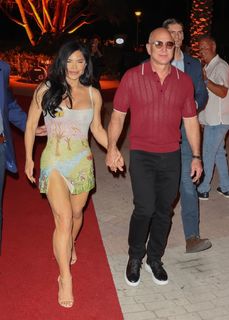 Lauren Sanchez feet photo thumbnail