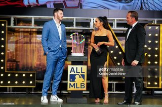 Lauren Shehadi feet photo thumbnail