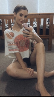 Lauren Southern feet photo thumbnail