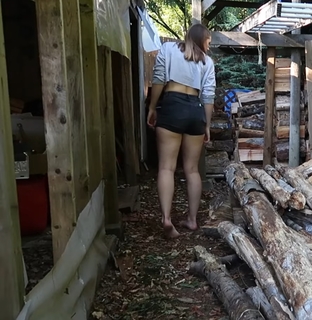 Lauren Southern feet photo thumbnail