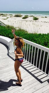 Lauren Swickard feet photo 2
