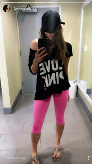 Lauren Swickard feet photo 14