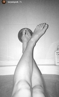 Lauren Swickard feet photo 18