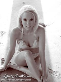 Lauren Thompson feet photo 12
