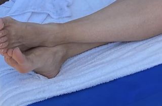 Lauren Thompson feet photo 3