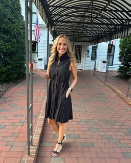 Lauren Thompson feet photo 8