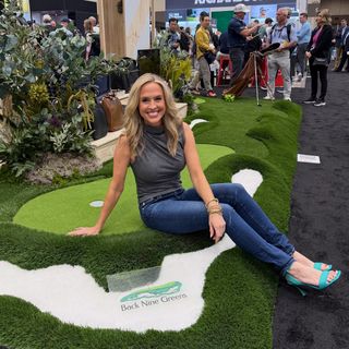 Lauren Thompson feet photo 1