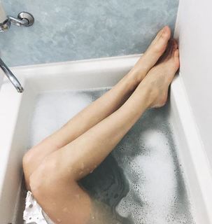 Lauren Tsai feet photo 4