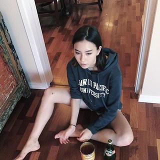 Lauren Tsai feet photo 17
