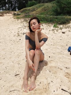 Lauren Tsai feet photo 16