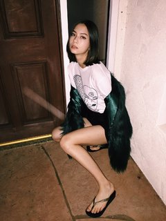 Lauren Tsai feet photo 8