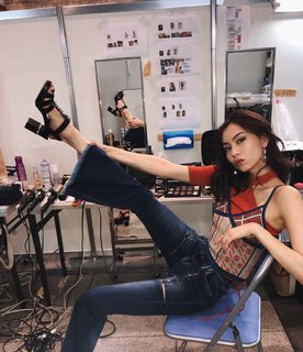 Lauren Tsai feet photo 12