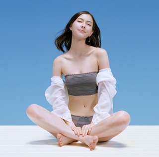 Lauren Tsai feet photo 8