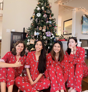 Lauren Tsai feet photo 3