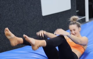 Lauren Williams feet photo 11