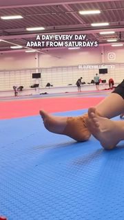 Lauren Williams feet photo 16
